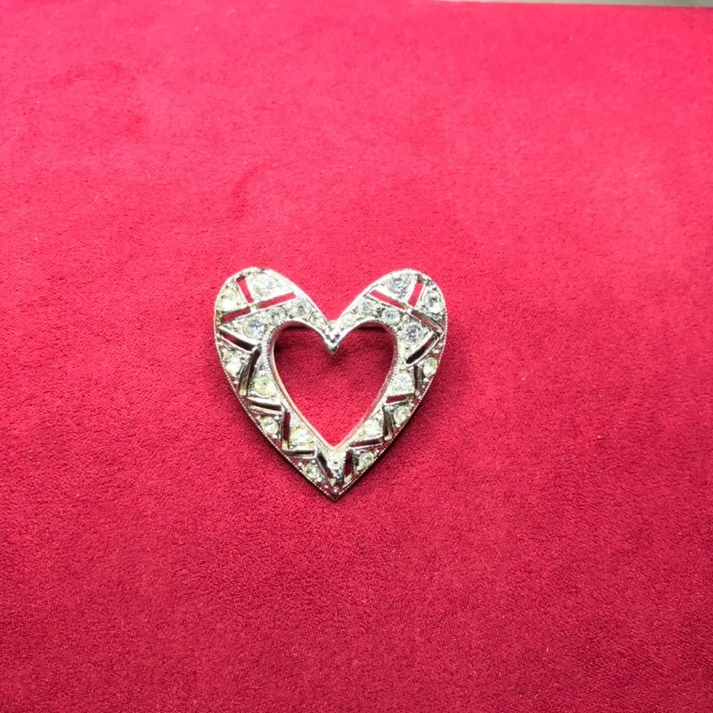 Coro Vintage Heart Pin Brooch - Picture 4 of 5